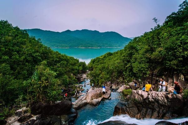 Hầm Hô được ví như Vịnh Hạ Long thu nhỏ của Bình Định